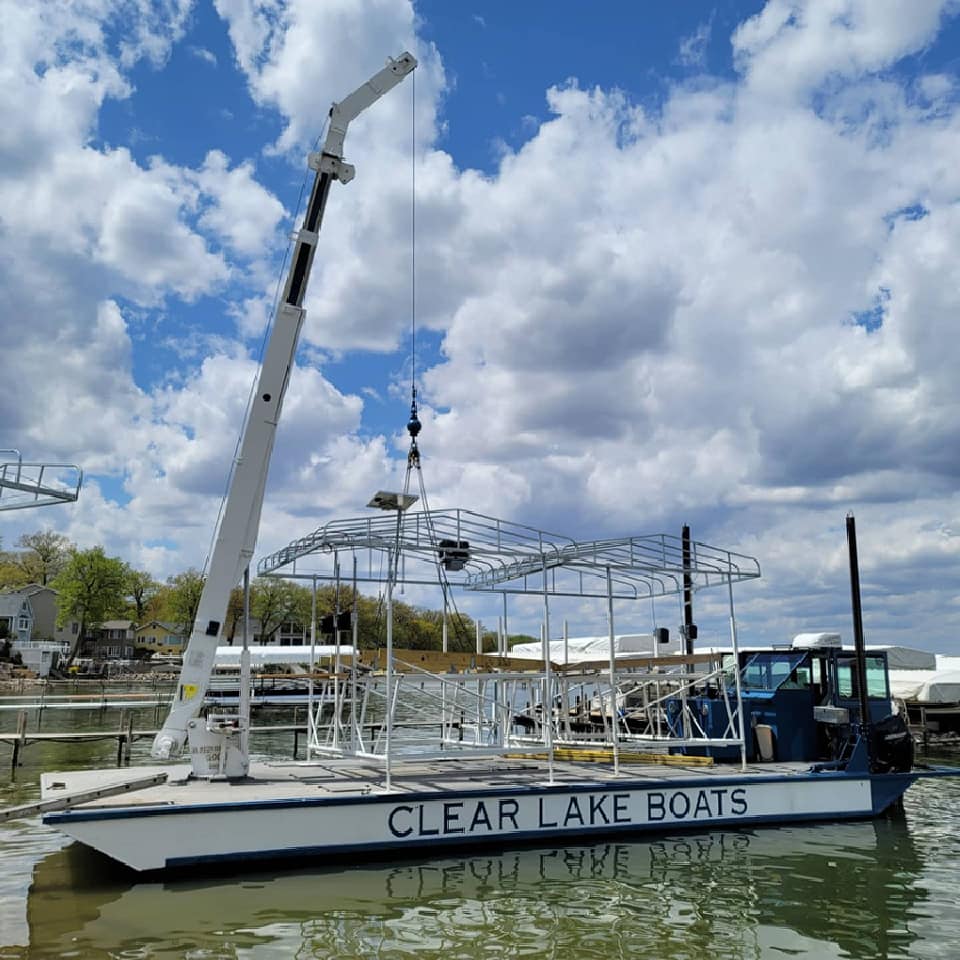 Clear Lake Boats Hoist